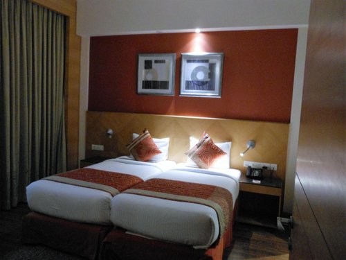 Rs 2000 Room Savoy Suites Manesar,gurgaon #trending #shortvideo #suite  #room - YouTube